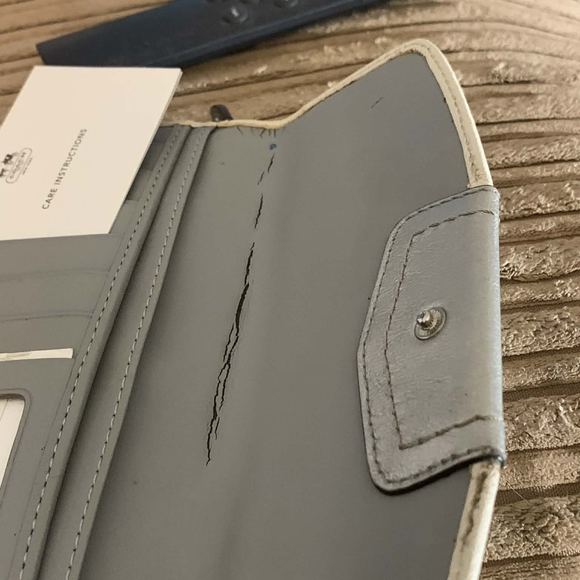 Coach Cream and Gray Leather Wallet - Picture 3 of 4